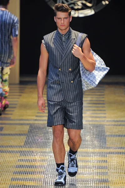 Look 24